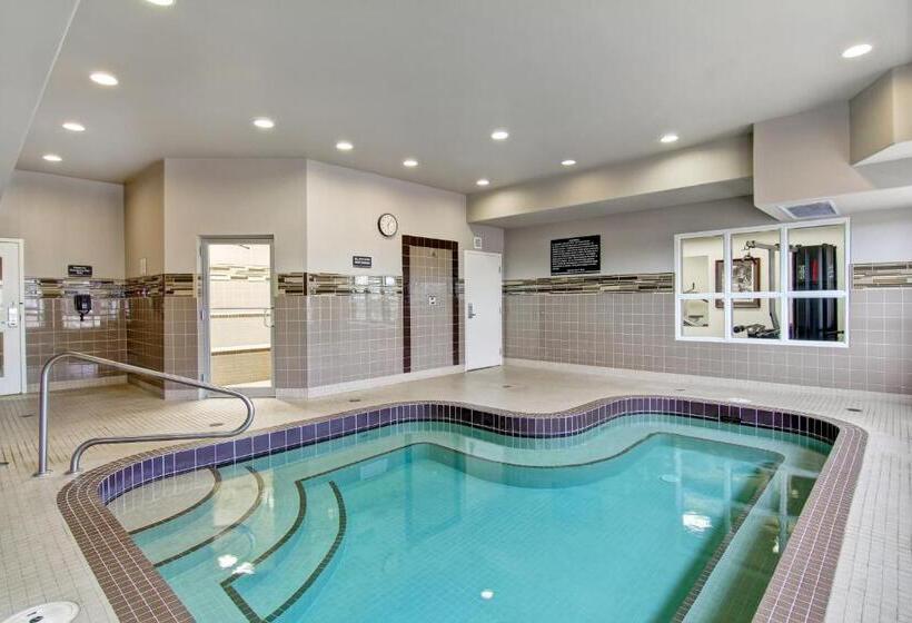 فندق Coast Weyburn