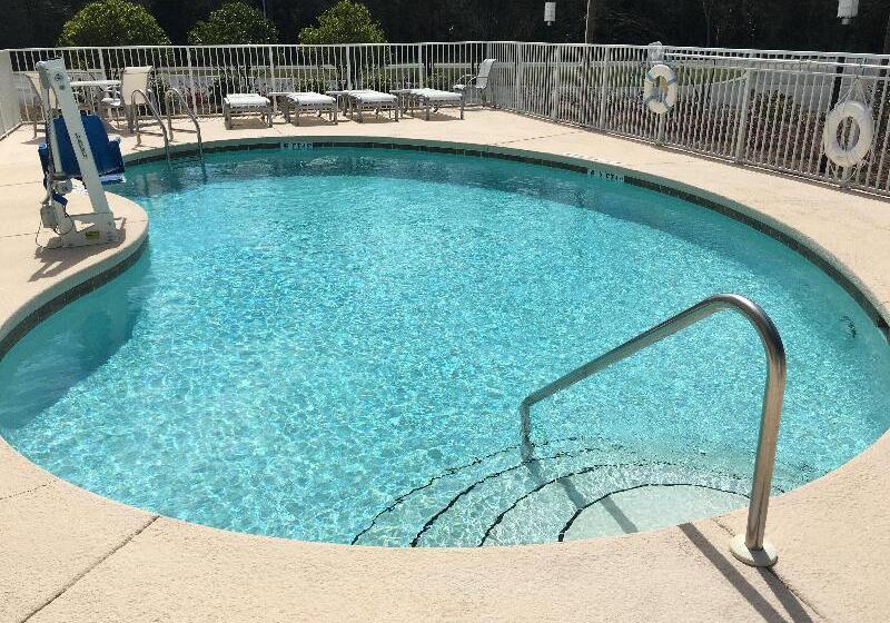 فندق Holiday Inn Express Defuniak Springs, An Ihg