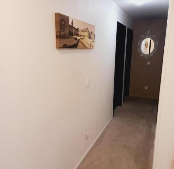 Отель Hôtel M&r