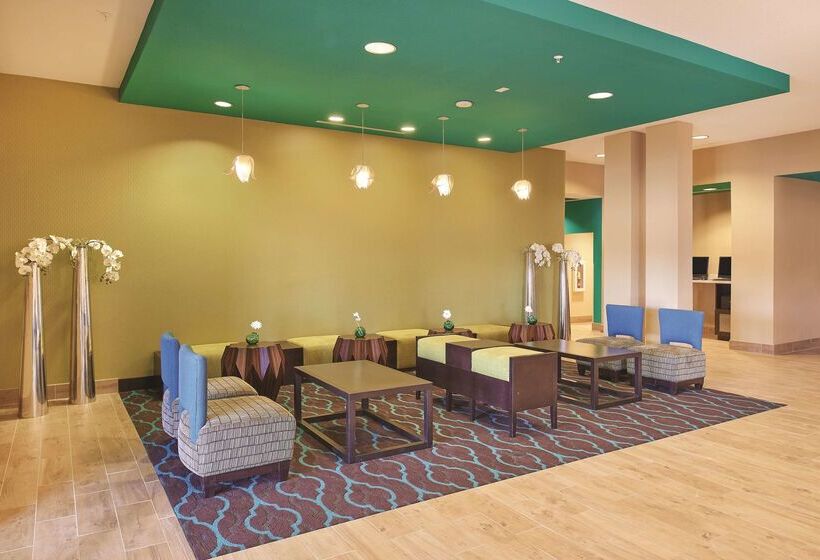 هتل La Quinta By Wyndham Carlsbad