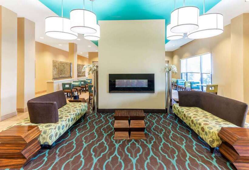 هتل La Quinta By Wyndham Carlsbad