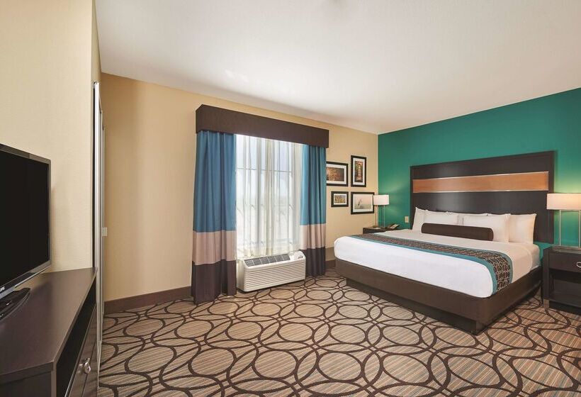 هتل La Quinta By Wyndham Carlsbad