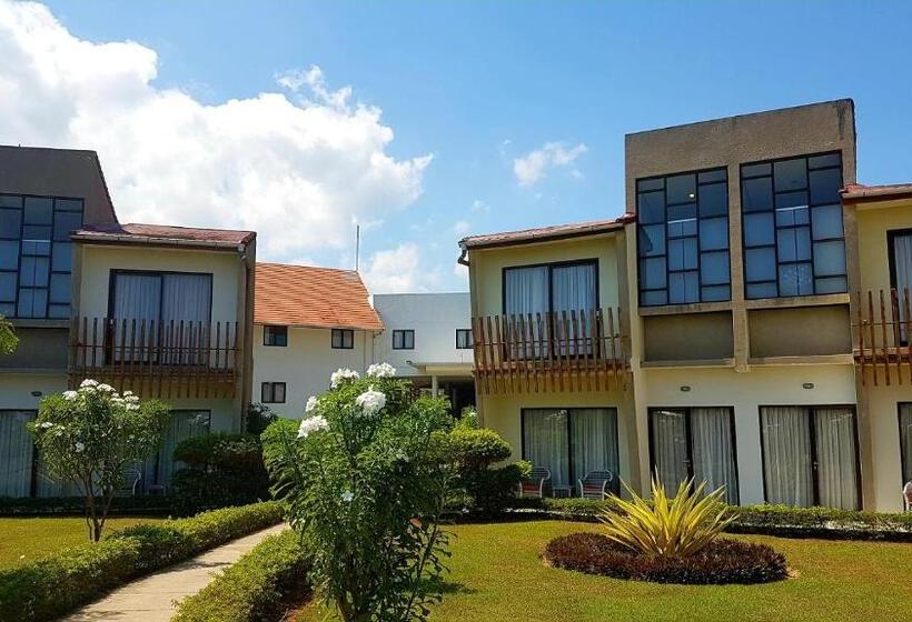 هتل Luwansa Beach