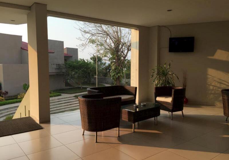 هتل Luwansa Beach