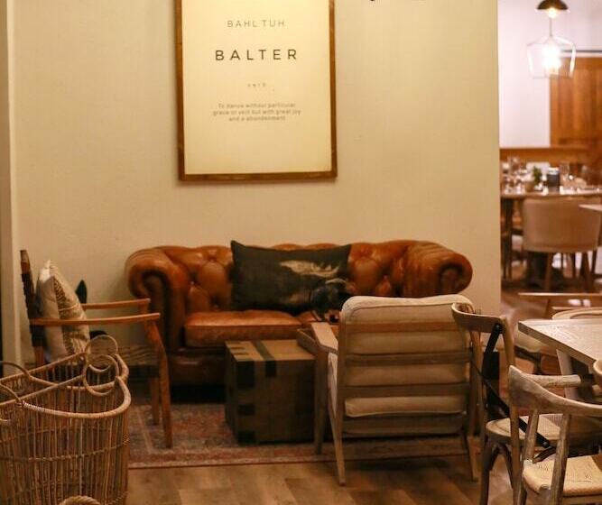 בית מלון כפרי Otjiwa Safari Lodge