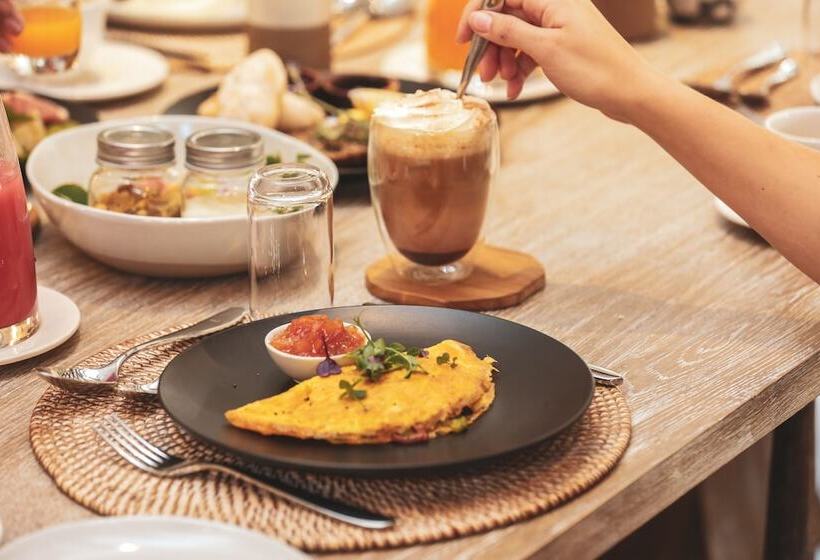 בית מלון כפרי Otjiwa Safari Lodge