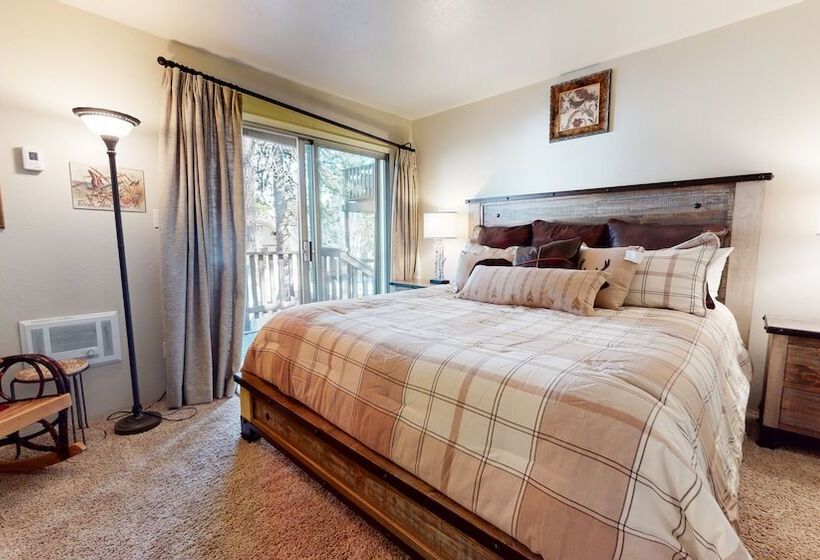 Mammoth View Villas   Near Hike/bike Trails!