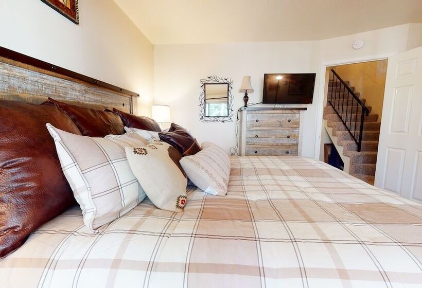 Mammoth View Villas   Near Hike/bike Trails!