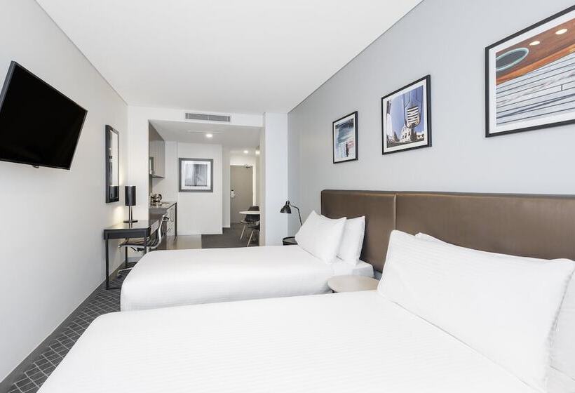 Holiday Inn & Suites Sydney Bondi Junction, An Ihg