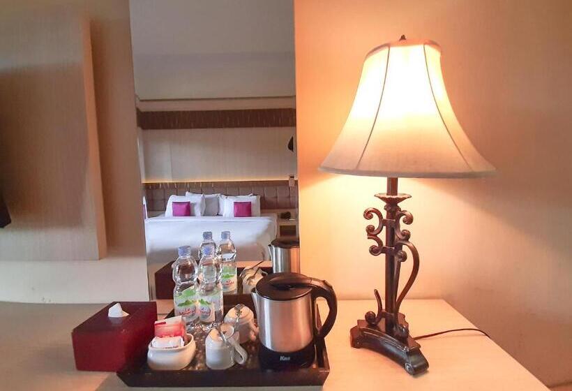 استراحتگاه Royal Hotel And Villa Batu