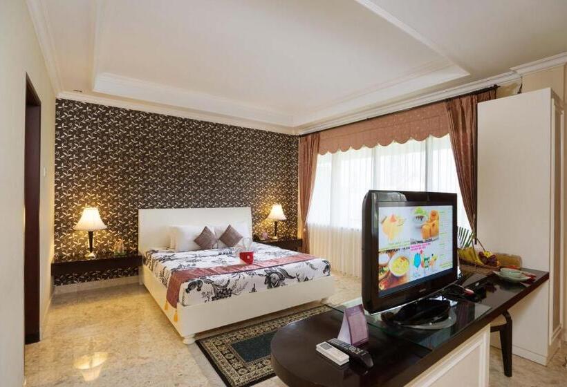 استراحتگاه Royal Hotel And Villa Batu