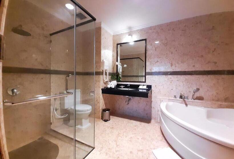 استراحتگاه Royal Hotel And Villa Batu