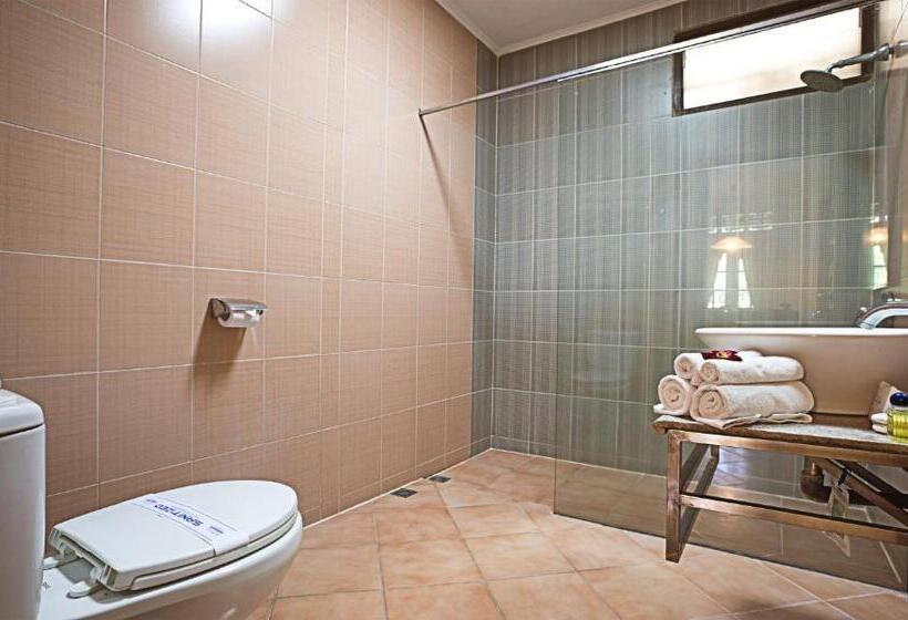 استراحتگاه Royal Hotel And Villa Batu