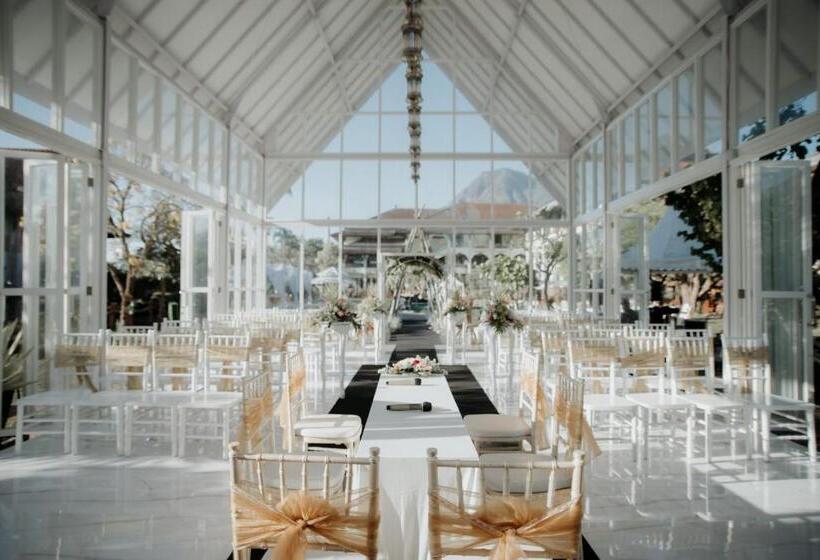 استراحتگاه Royal Hotel And Villa Batu