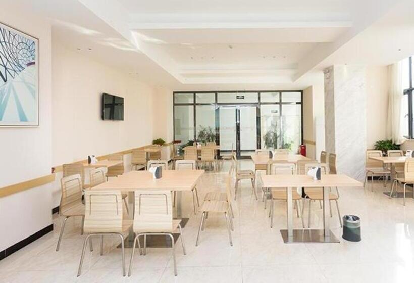 Отель City Comfort Inn Xiangyang Minfa World City Minfa Plaza