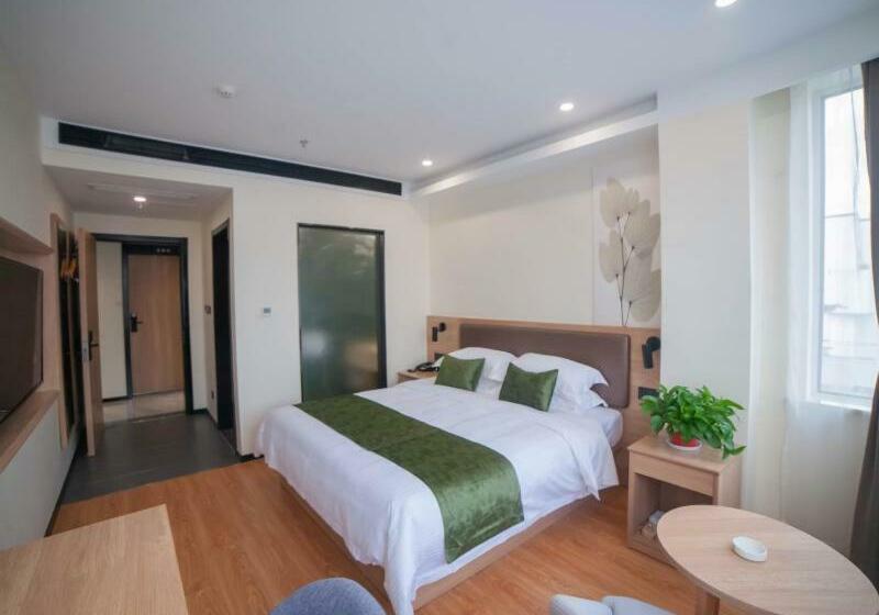 Отель Green Tree Inn Express Suzhou Zhangjiagang Free Trade Zone Central Plaza