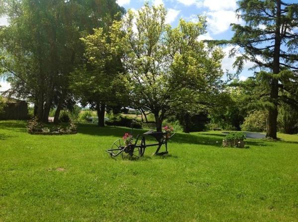 住宿加早餐  L Oustal Chambres Et Tables D Hôtes