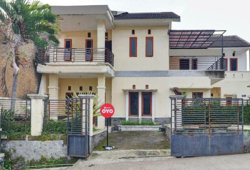 فندق Oyo 90815 Guest House Putri Sariwangi Syariah
