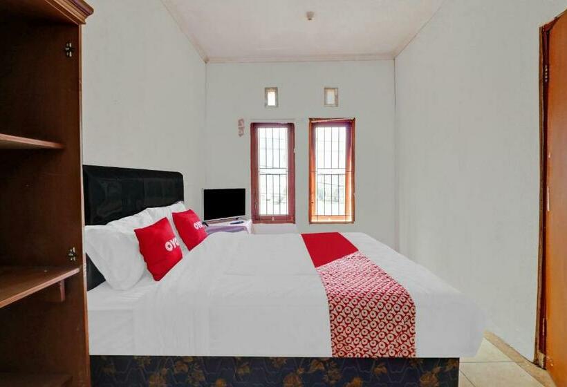 호텔 Oyo 90815 Guest House Putri Sariwangi Syariah