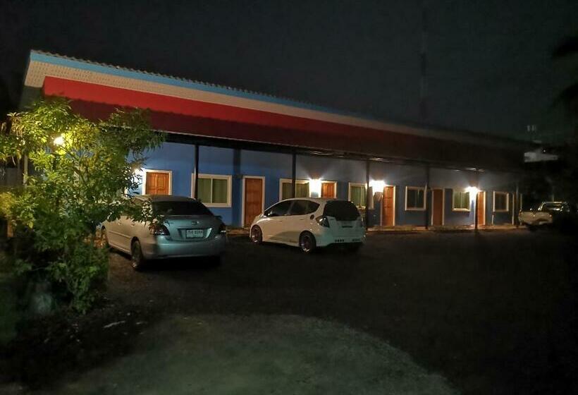 Bed and Breakfast นิวเวฟภูเก็ต