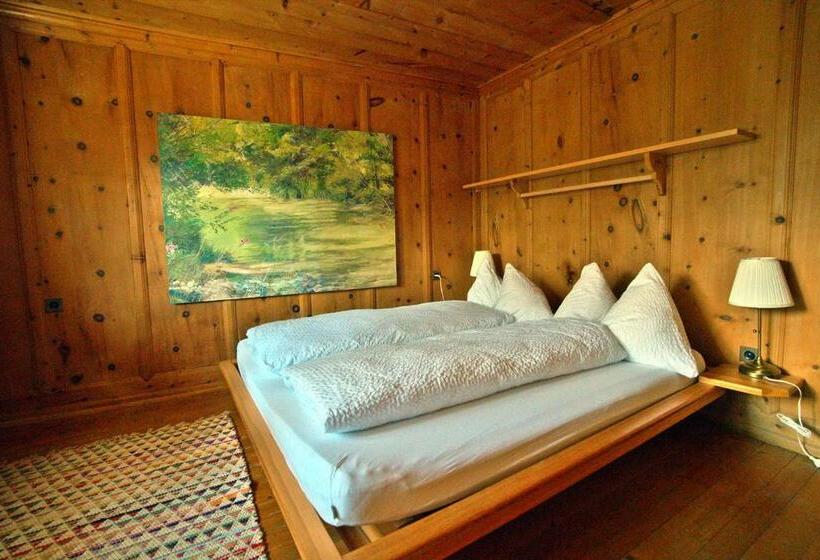 Bed and Breakfast Chasa Sassalba