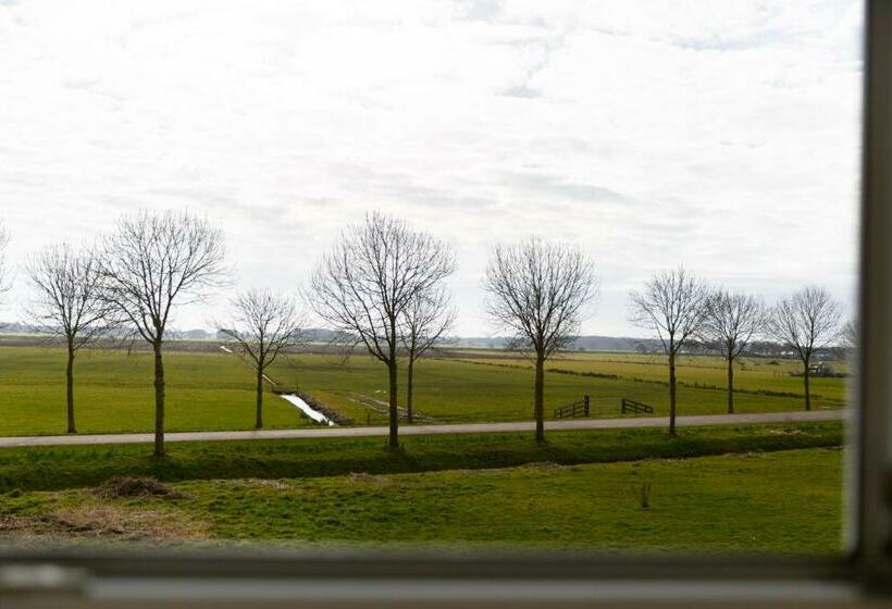 مبيت وإفطار Weeruusz