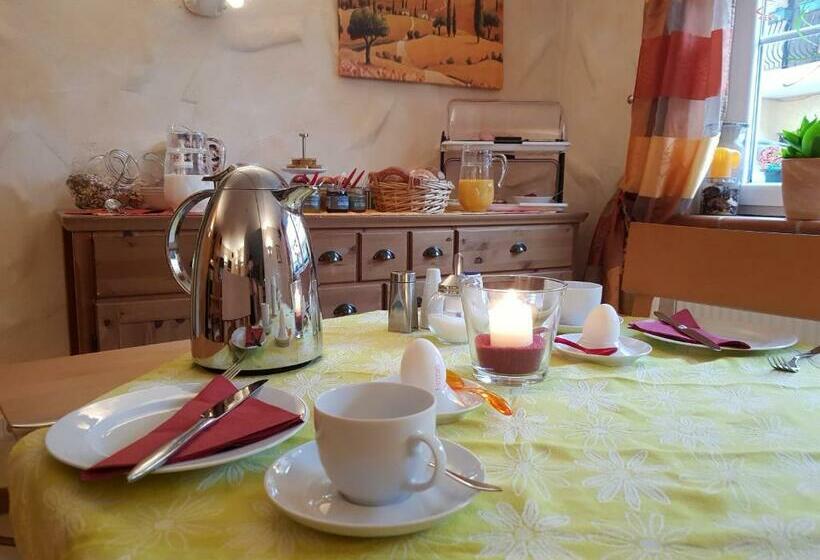 ベッドアンドブレックファースト Weingut Und Gästehaus Henrici