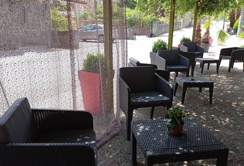 בית מלון כפרי L  Auberge Campagnarde, Lourdes