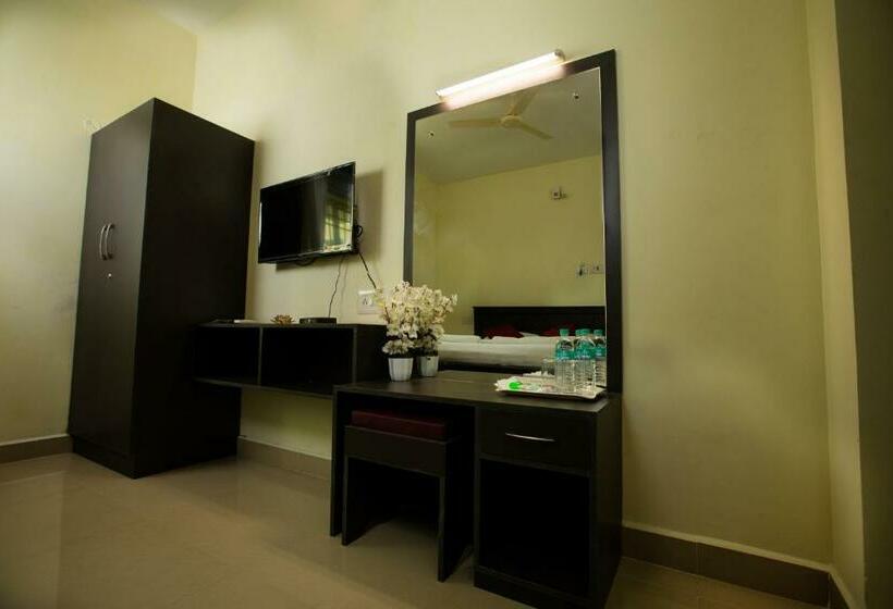 Отель Srichand Business Class Rooms