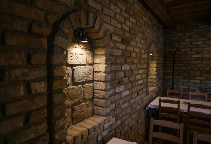 膳宿费 Szarvas Apartman Jakuzzis Vendégház Mány