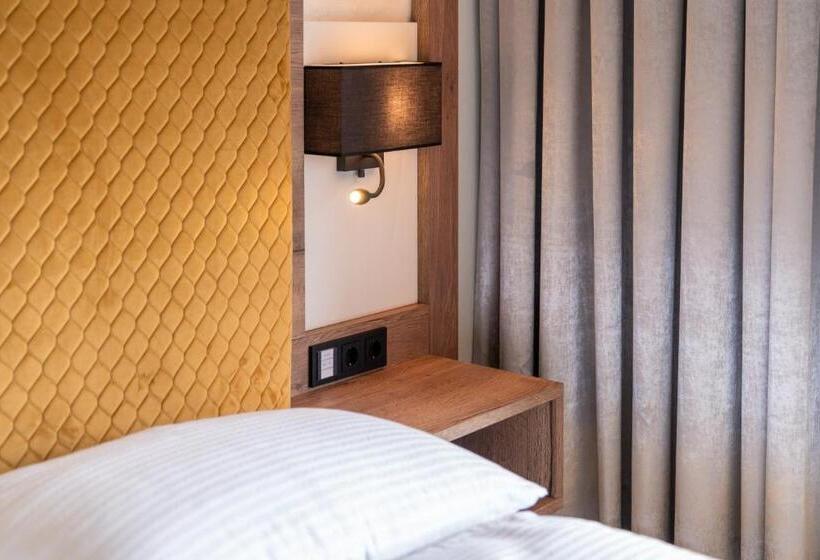 ユースホステル Traunfall