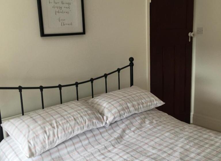 住宿加早餐  Dunedin House Nedderton Village Bedling