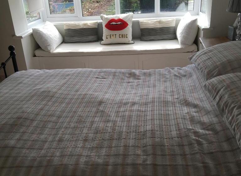 住宿加早餐  Dunedin House Nedderton Village Bedling