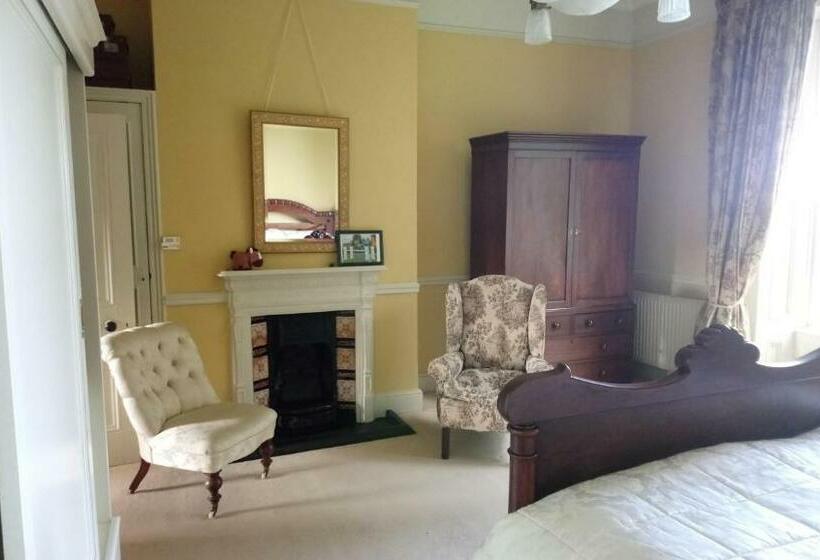 Bed and Breakfast Templemacateer