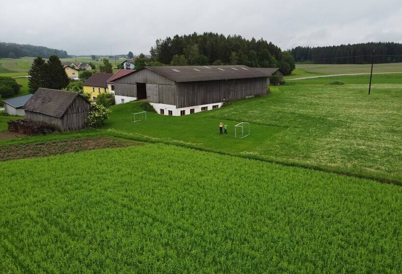 호텔 Kindererlebnis  Und Biobauernhof Hipp Bruckner