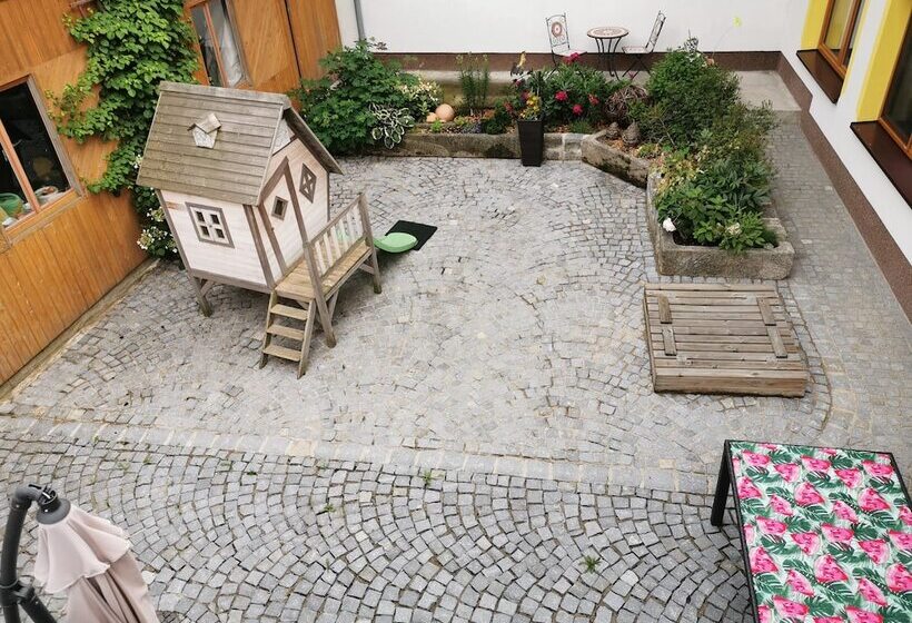 호텔 Kindererlebnis  Und Biobauernhof Hipp Bruckner