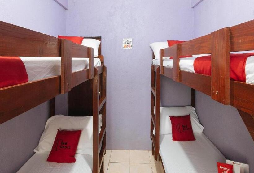 Отель Reddoorz Hostel @ Popoy S Backpackers Mati