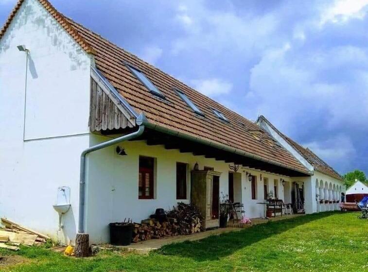 פנסיון Home Vendégház