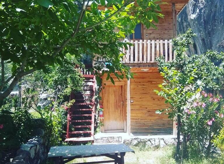 استراحتگاه Kapuzbaşı şelalesi Baştürk Dinlenme Tesisleri