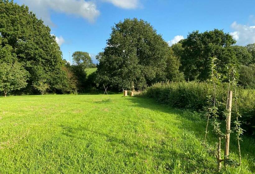 مبيت وإفطار Escale De Gerbold