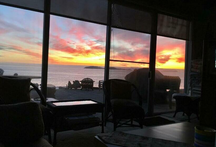 مبيت وإفطار Ocean Front Villa Sleeps 6 15  Beach Access