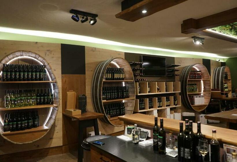 مبيت وإفطار Weingut Buschenschank Schneiderannerl