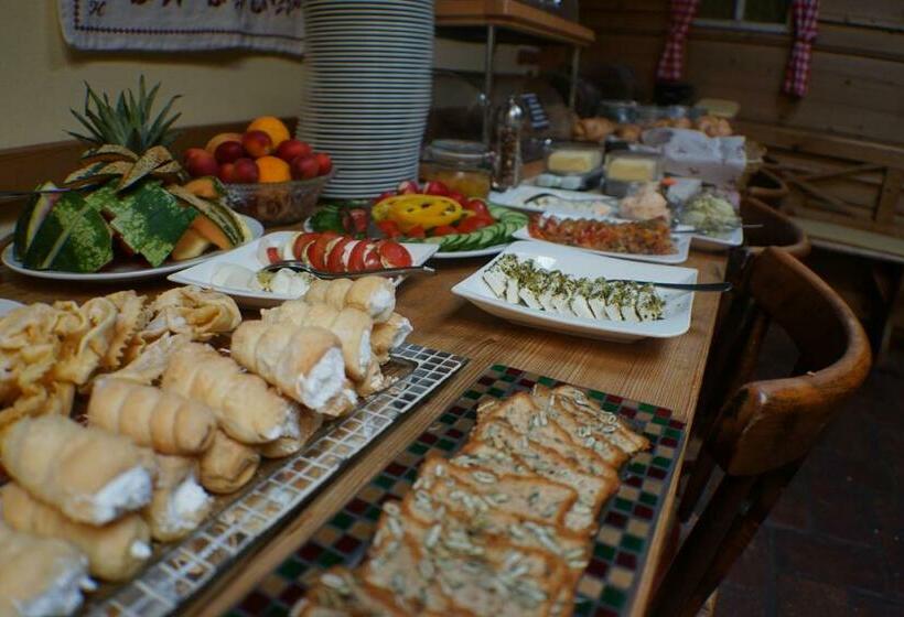 مبيت وإفطار Weingut Buschenschank Schneiderannerl
