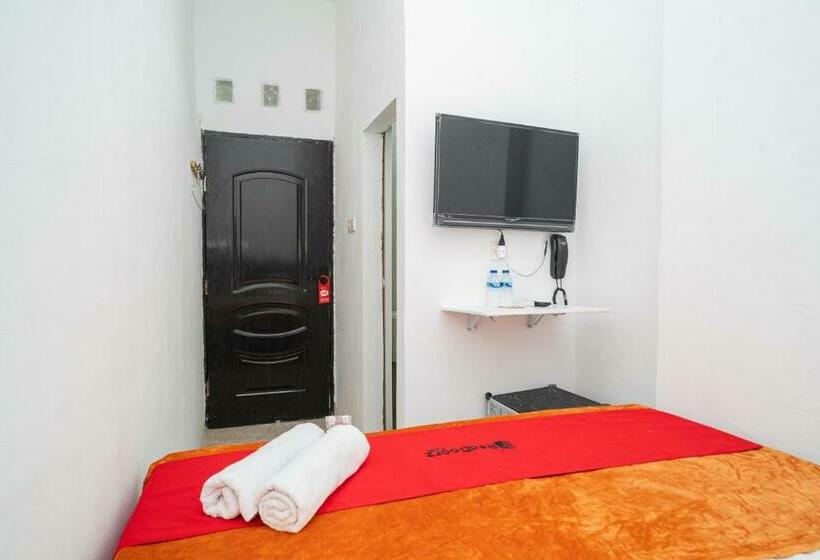 Отель Reddoorz @ Aralia Harapan Indah