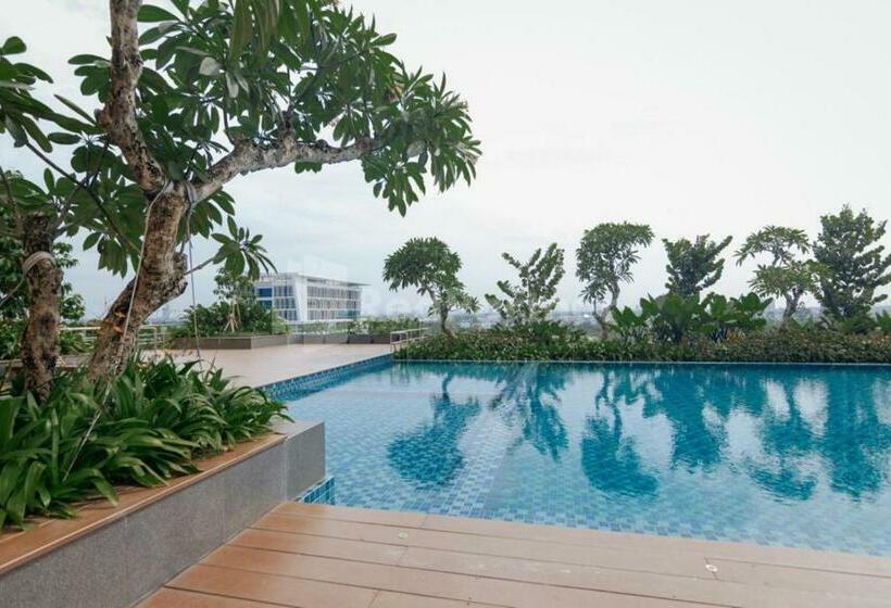 Отель Redliving Apartemen Sayana Hazelnut Property Tower Cha