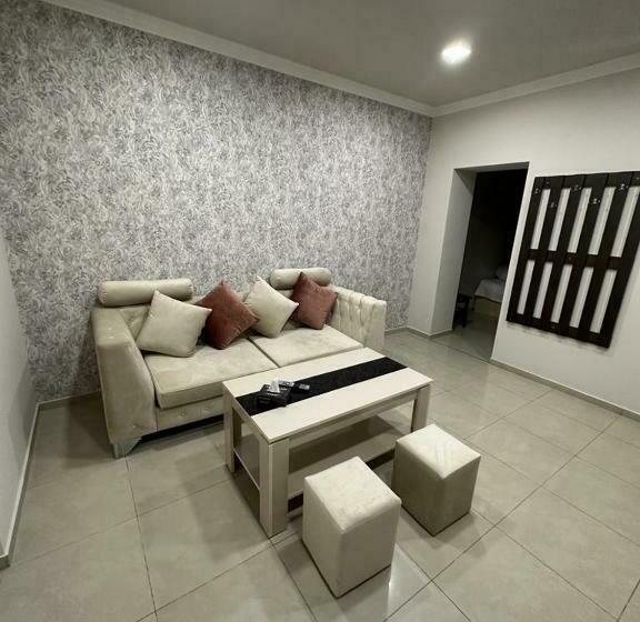 Lux Plaza Hotel Evn Airport