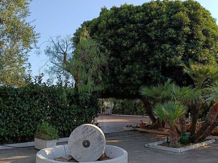 پانسیون Masseria Galleppa   Rooms, Pool And Relax