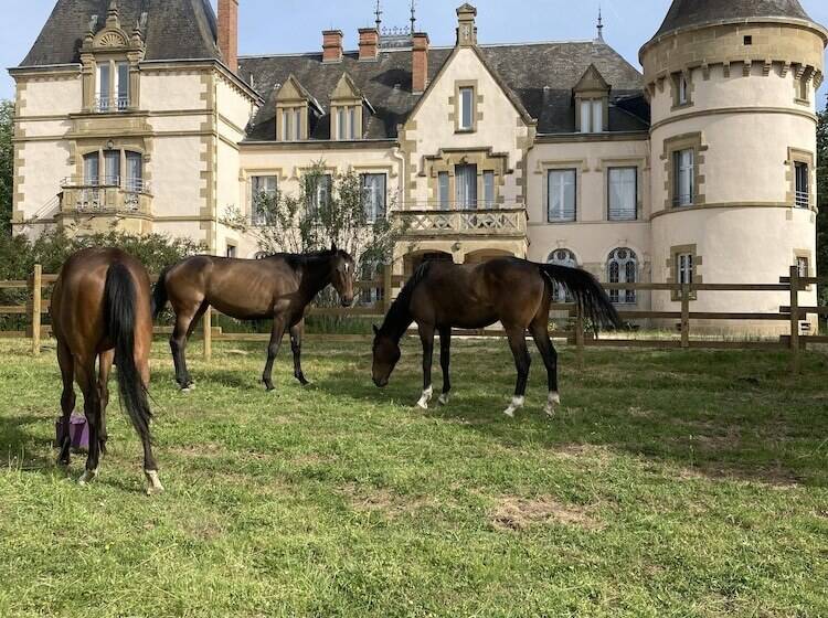 住宿加早餐  Chateau Tout Y Fault
