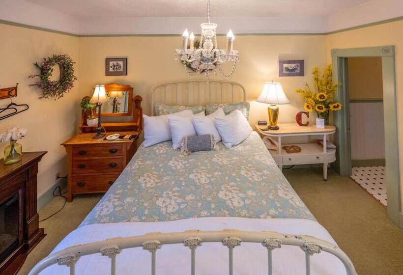 مبيت وإفطار Clementine S Guest House & Vacation Rentals