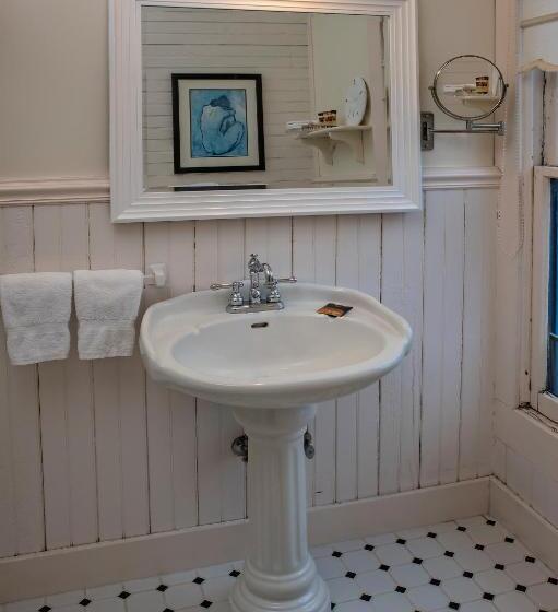 مبيت وإفطار Clementine S Guest House & Vacation Rentals
